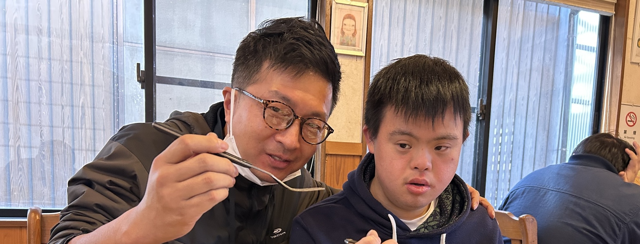 施設外観・スタッフの写真