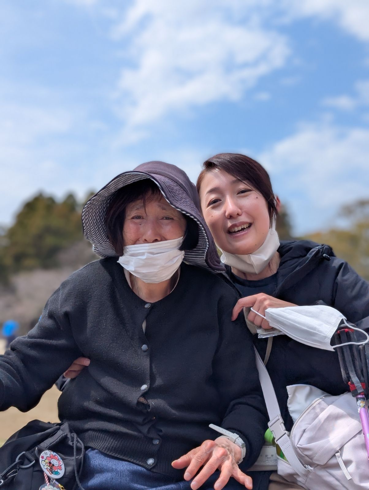 介護スタッフと笑顔のご利用者